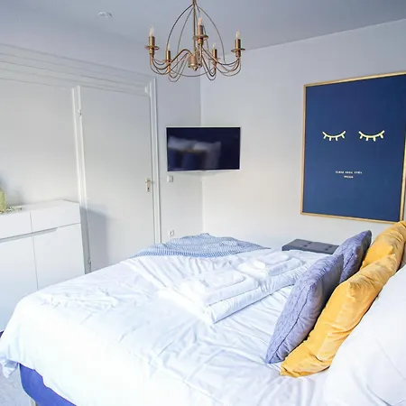 Spacestays Blue Raspberry Wifi Parking! Appartement
