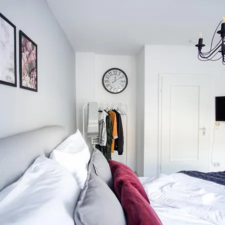 Spacestays Blue Raspberry Wifi Parking! Apartment *